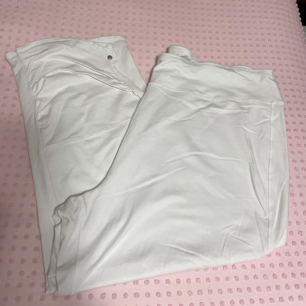 Neon Buddha Ankle/Crop Pants with ruching. 3X. White